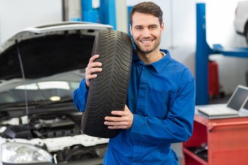 Mechanic holding a tire wheel