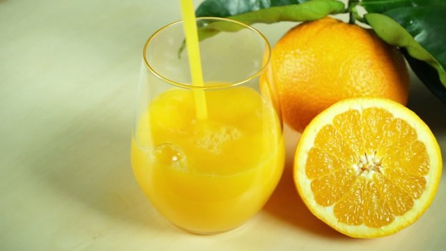 orange juice with fresh orange fruits
