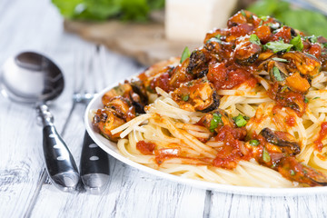 Pasta with Mussels and tomato sauce