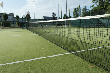 green tennis court