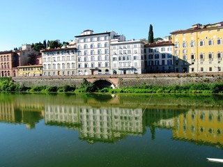 Fototapeta premium Fluß Arno in Florenz - Firenze - Italien