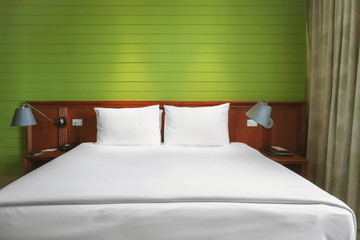 Fototapeta na wymiar green bedroom