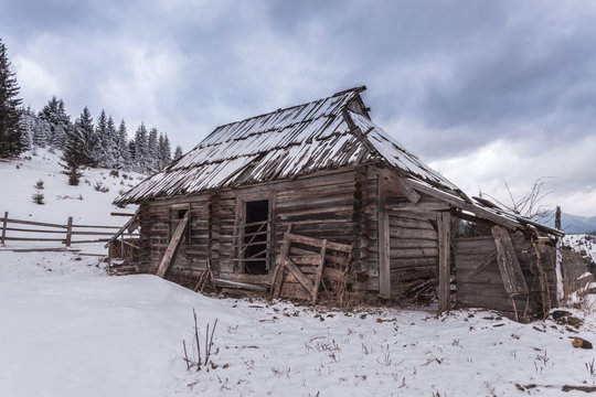 Fototapeta wooden house in winter forest