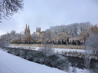 postal de la ciudad de burgos nevada con la catedral