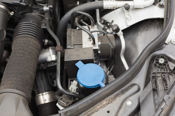 Obraz premium Overhead of engine in bonnet