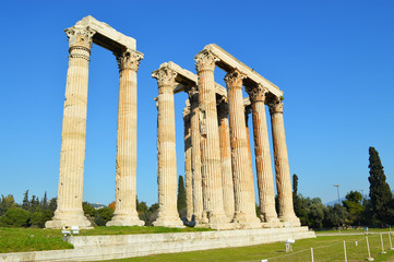 ruins of temple of zeus in athens