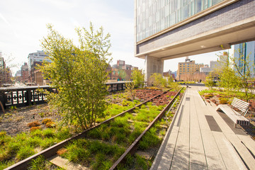 Sunny spring day on New York's High Line