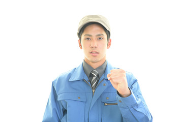 ガッツポーズの労働者