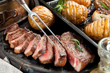 Steak mit bratkartoffel 
