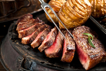 Steak mit bratkartoffel 