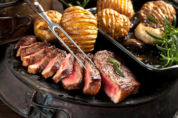Steak mit bratkartoffel 