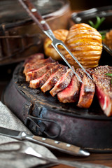 Steak mit bratkartoffel 