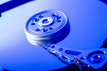 Piatti e tesina di un hard disk drive