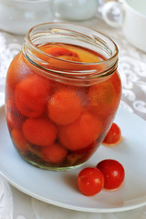 Tomatoes of Cherri in the jar
