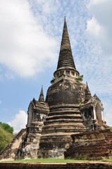 Obraz premium Ancient pagoda ruins at Wat Phra Sri Sanphet temple, Ayutthaya.