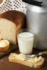 Retro can for milk with fresh bread and glass of milk