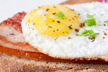 Sandwich with fried egg