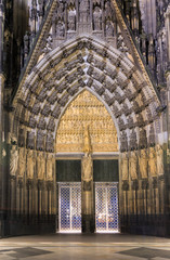 Main entrance with statues of the saints to Cologne cathedral