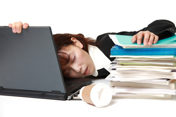 居眠りをしてしまったビジネスウーマン