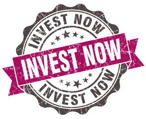 invest now grunge violet seal isolated on white