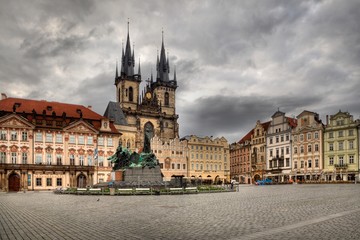 Fototapeta na wymiar The Old Market Square and Church of Our Lady before Tyn in Pragu
