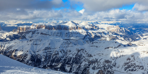 Fototapeta na wymiar Blick vom höchsten Punkt der Dolomiten auf Sella Massiv