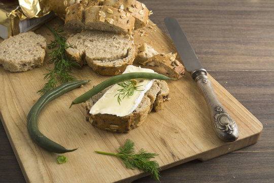 bread served with chesse brie