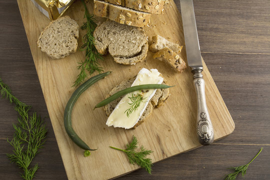 bread served with chesse brie
