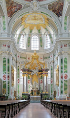Fototapeta na wymiar Altar of Jesuit Church in Mannheim, Germany
