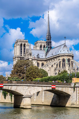 Fototapeta na wymiar Seine and Notre Dame de Paris