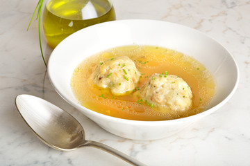 Knödel tirolesi in brodo