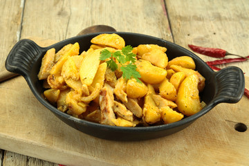 poêlée de pommes de terre et poulet