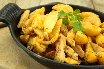 poêlée de pommes de terre et poulet