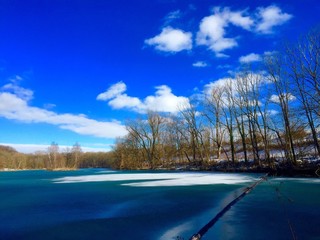 Schnee und Eis lassen Weiher ruhen