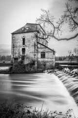 Obraz premium Eau et moulin