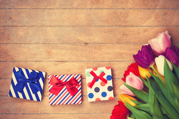 Obraz premium Gift boxes and tulips