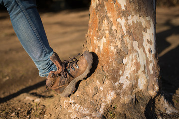茶色い革のブーツ