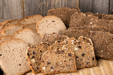 verschiedene Sorten Scheiben Brot