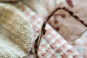 Quilt : Needle with lapping thread