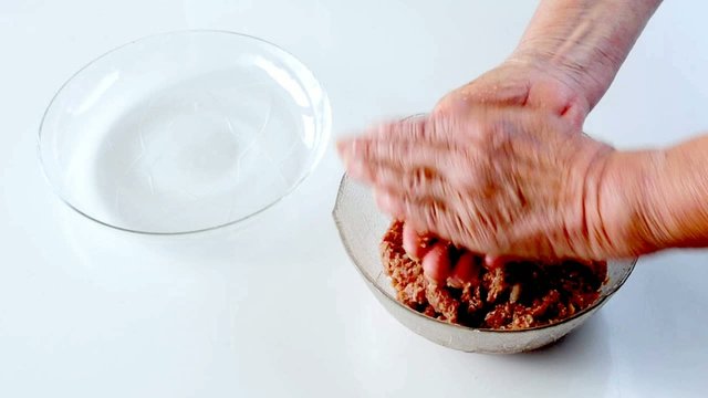 Herstellung von Hamburgern und anbraten