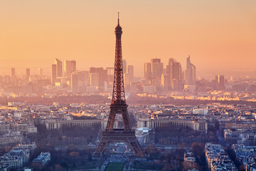 Widok z lotu ptaka Paryż przy zmierzchem - 78161226