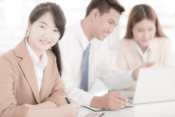 Obraz premium Business people discussing the charts and graphs showing the res