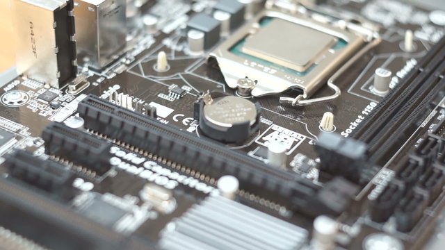 man insert the batteries CR 2032 in motherboard