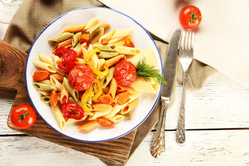 Pasta salad with pepper, carrot and tomatoes