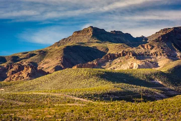 Poster Uitzicht op de bergen vanaf de historische Route 66, in de buurt van Oatman, Arizona. © jonbilous