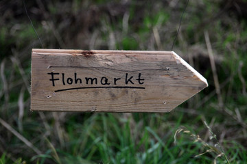 Holzschild Flohmarkt