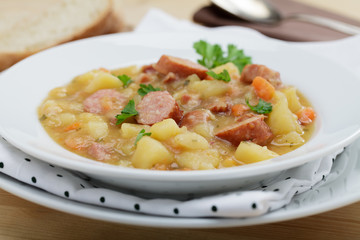 Kartoffelsuppe mit Mettwurst