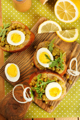Sandwiches with green peas paste and boiled egg