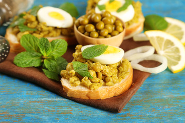 Sandwiches with green peas paste and boiled egg with napkin