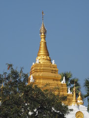 Estupa budista en Mingun (Myanmar)
